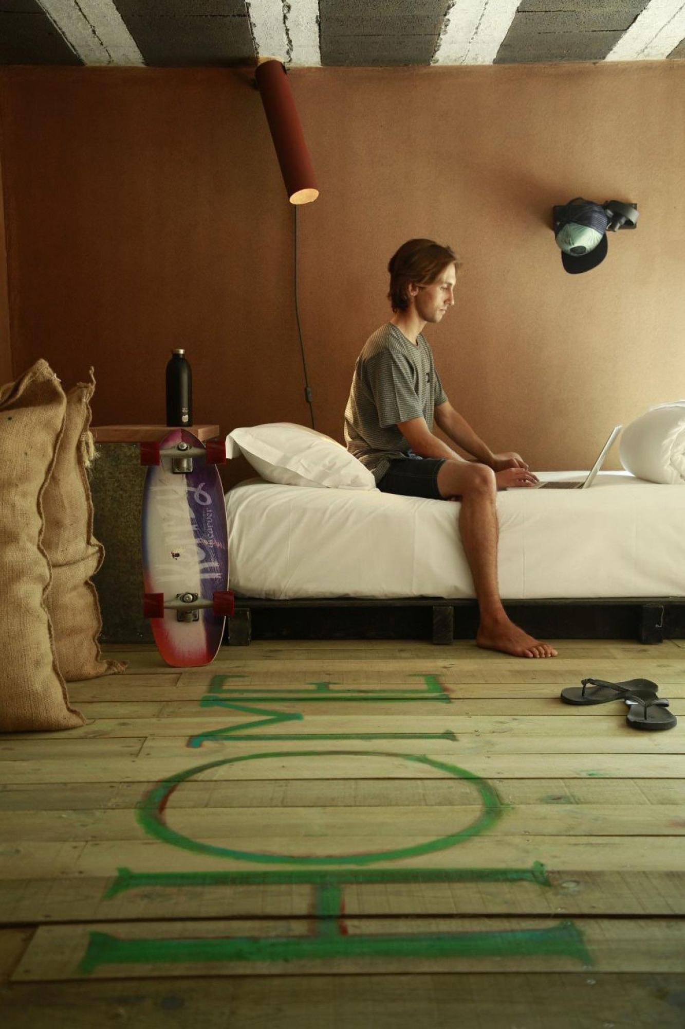 Noah Surf House Portugal Hotell Santa Cruz  Rom bilde